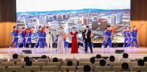 經(jīng)開區(qū)舉行“黨旗飄揚(yáng)”——慶“七一”全區(qū)大型文藝演出